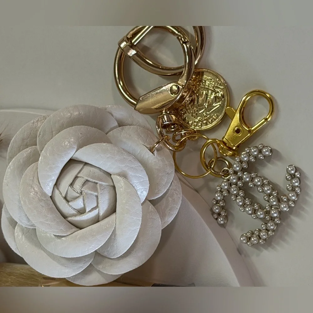 🩶GWP🖤Chanel Elegant Silver and Gold Crossbody Bag❤️🔥BUNDLE HOT 🥵 DEAL❤️🔥 - Picture 4 of 7
